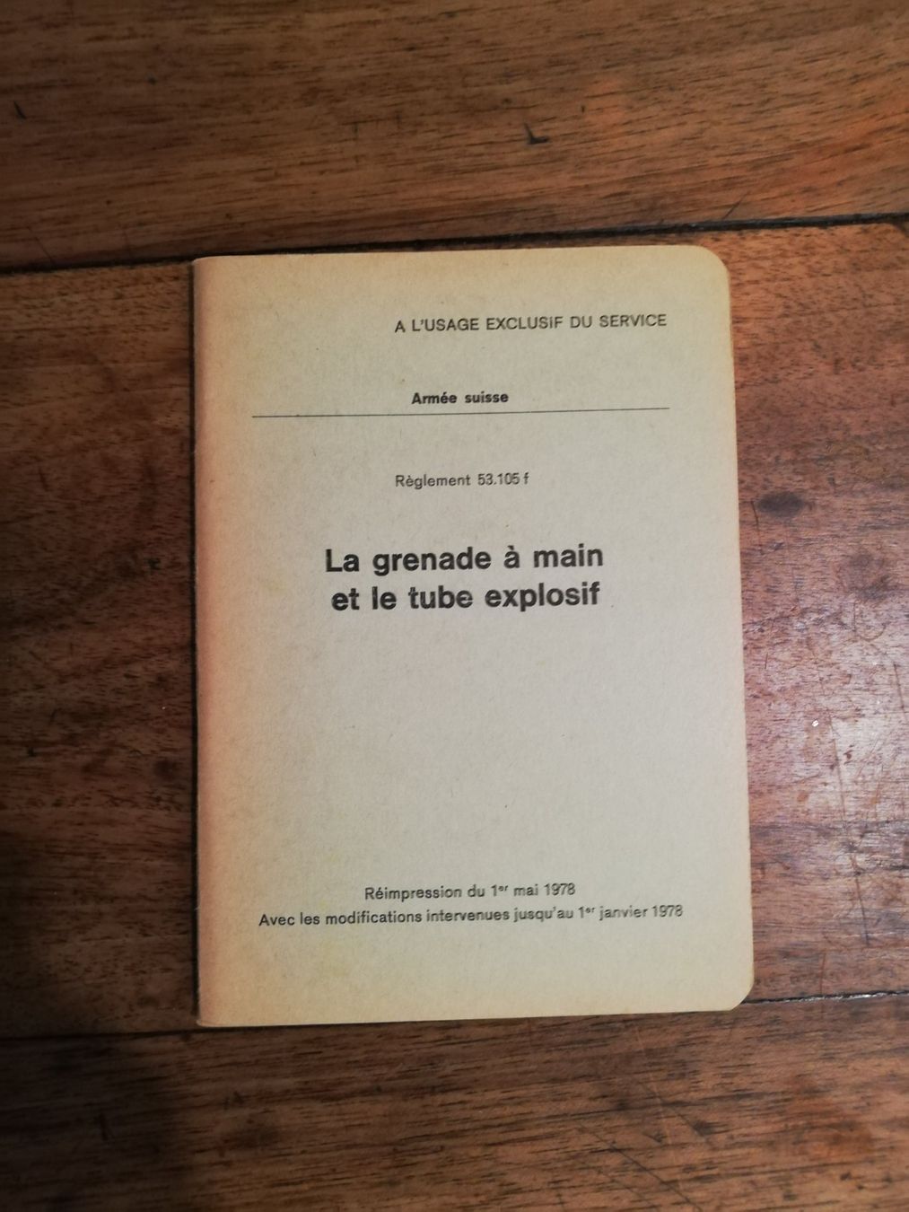 Libri: Règlement 53.105f grenade et tube explosifs – Usato da Romanel-sur-Lausanne venduto da A559JBB