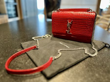 Sac Saint Laurent rouge crocodile