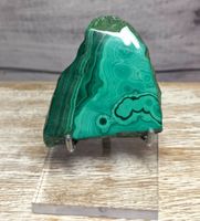 Malachit Scheibe auf Acryl Ständer 110g