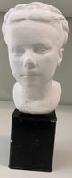 Tête de jeune fille en plâtre