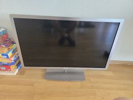 Philips Fernseher 42PFL7606K/02 mit Fernbedienung (TV10)