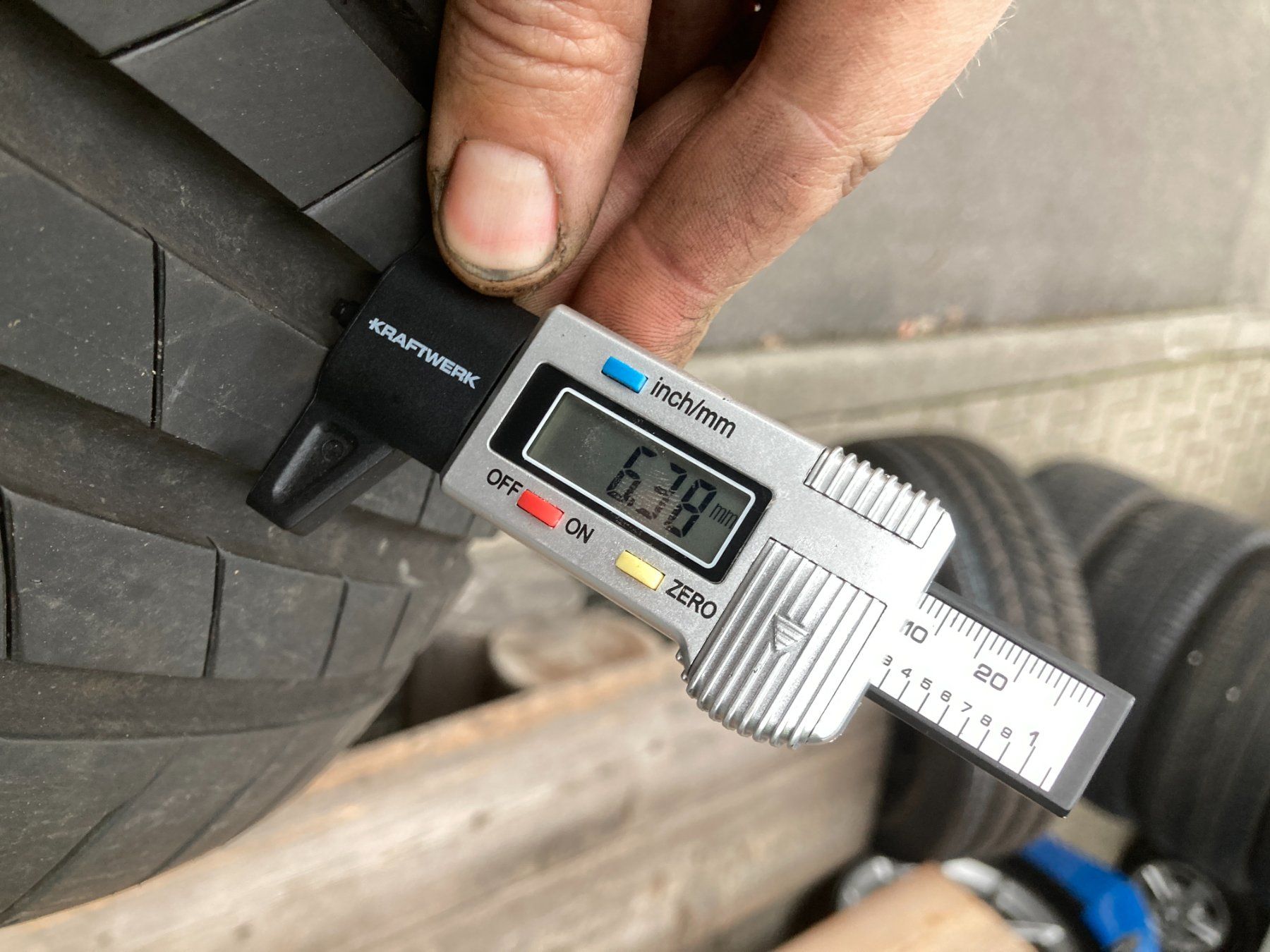 Bridgestone Pneus & Kompletträder: 225/45R17 Sommerpneu Bridgestone – Gebraucht aus Cham von WB2223 6