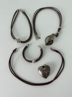 Silberschmuck mit geflochtenen Lederbändern