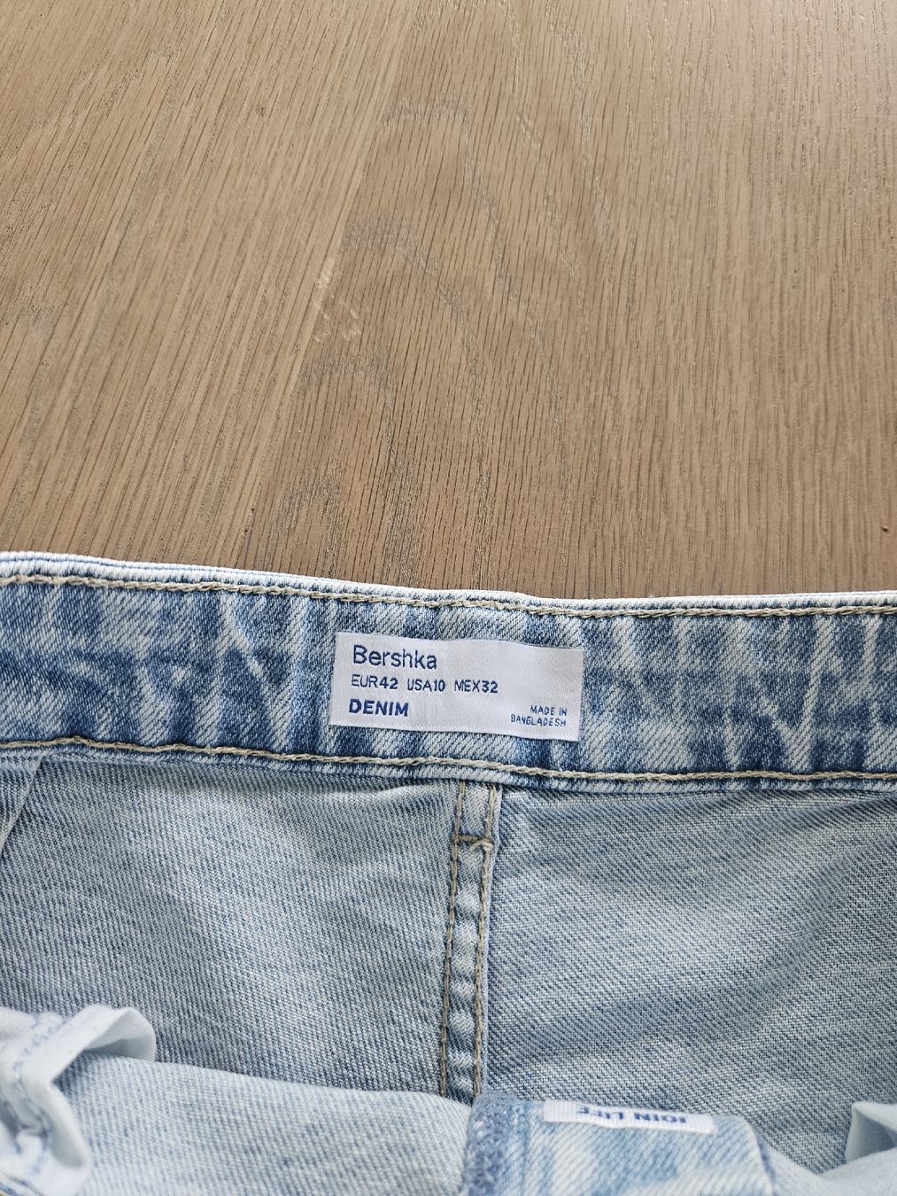 Bershka Pantaloni: Shorts Bershka Grösse 42 hellblau – Usato da Rüschlikon venduto da zzz1234 2