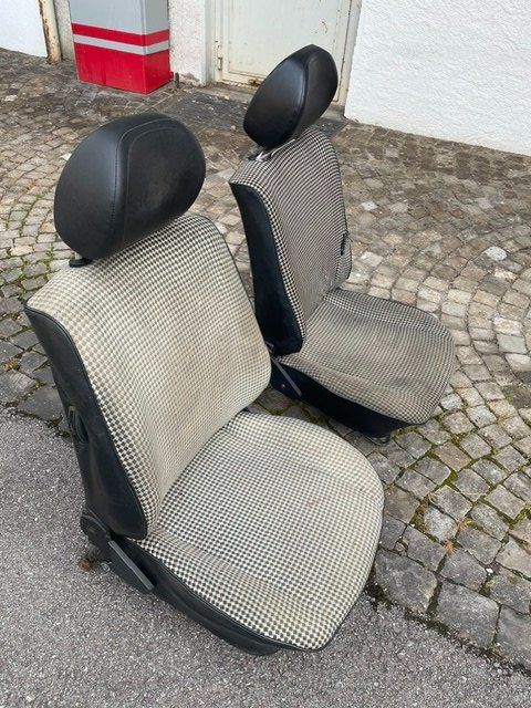 Volkswagen Tutti pezzi di ricambio auto: VW Käfer 1200 Sitzgarnitur 3 Bein befestigung – Difettoso da Grenchen venduto da Woernerauto
