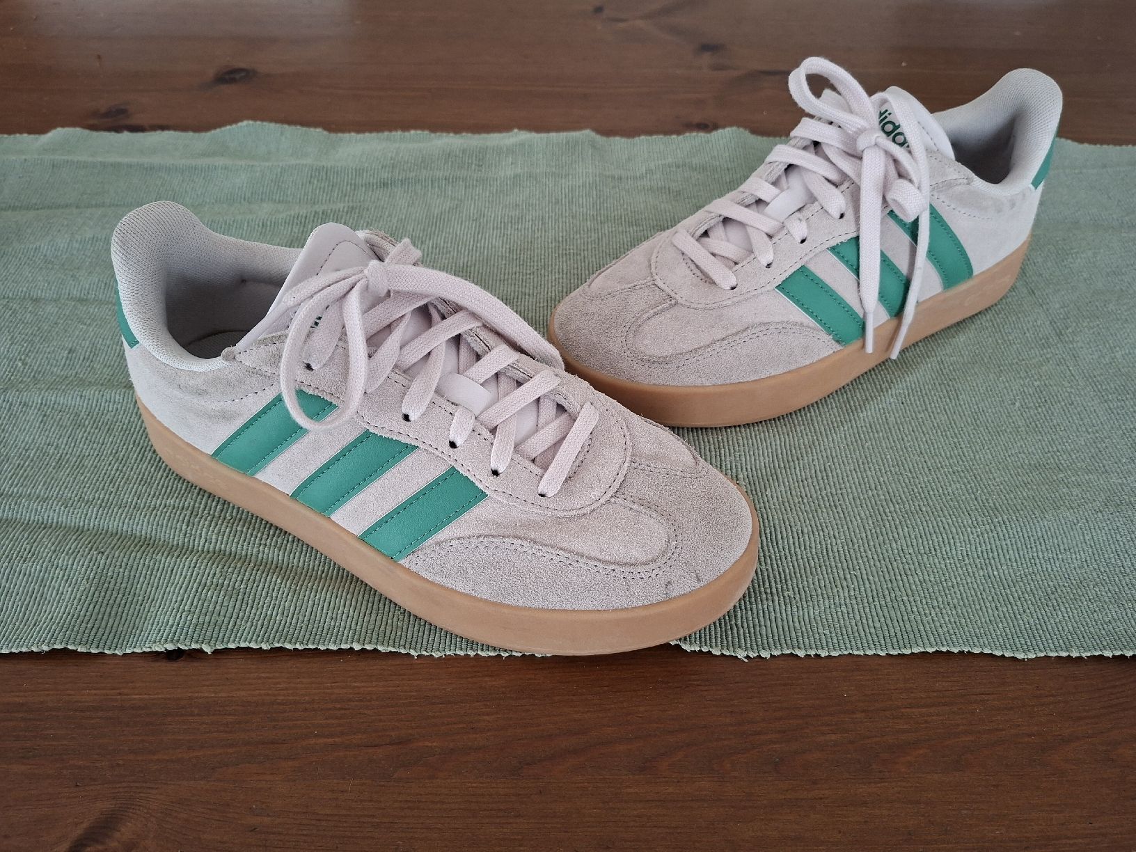 Herrenschuhe: Adidas Sneaker  – Neu (gemäss Beschreibung) aus Grosshöchstetten von rosa.leo