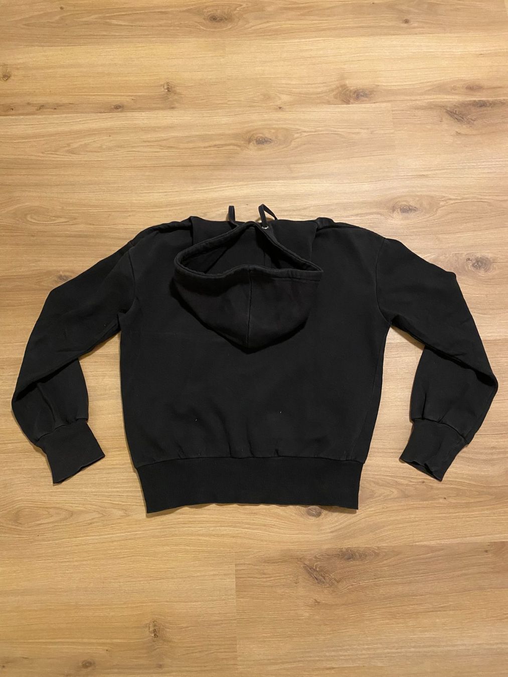 Maglioni & Felpe: Hoodie noir à capuche – Usato da Delémont venduto da elena_neuhaus 1