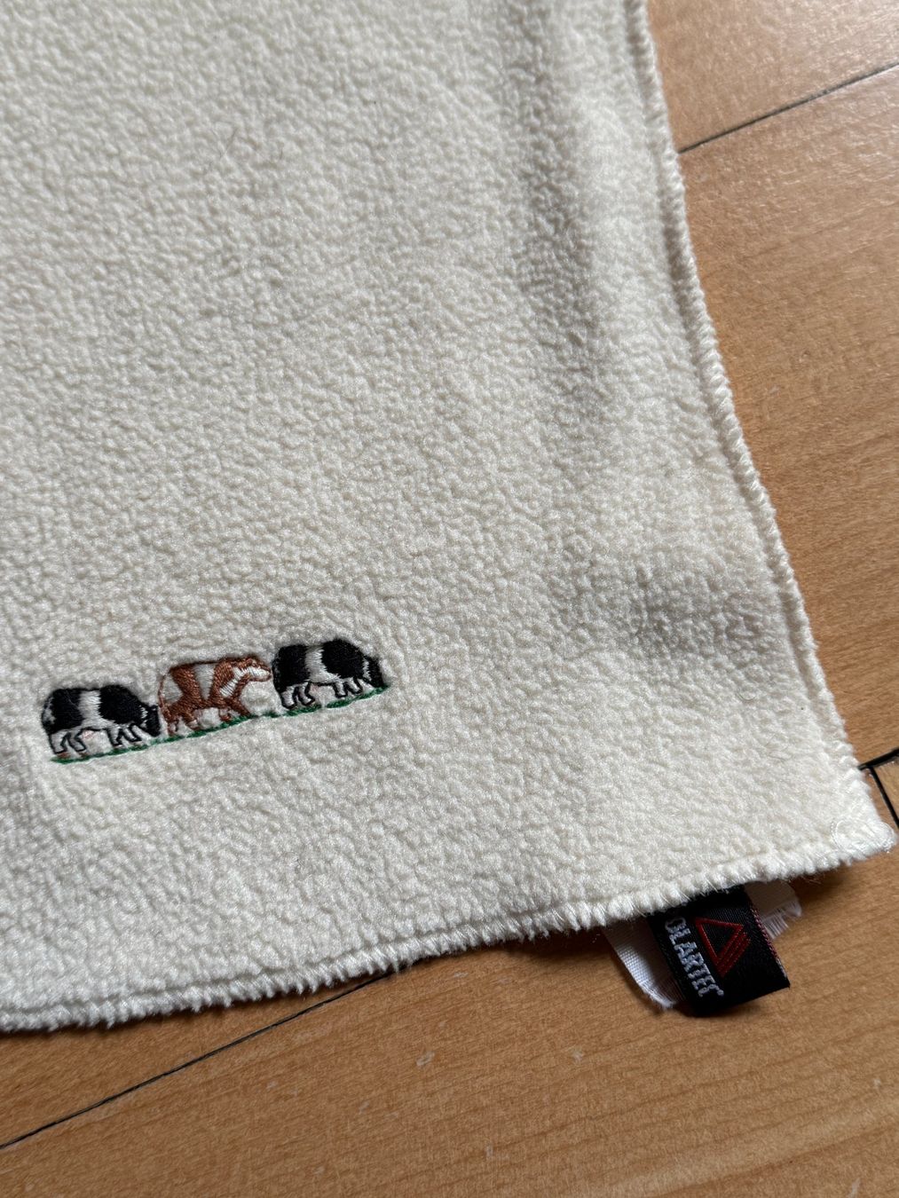 Foulard & Sciarpe: Polartec Schal beige mit Kühen – Usato da Zürich venduto da Diazaio 1