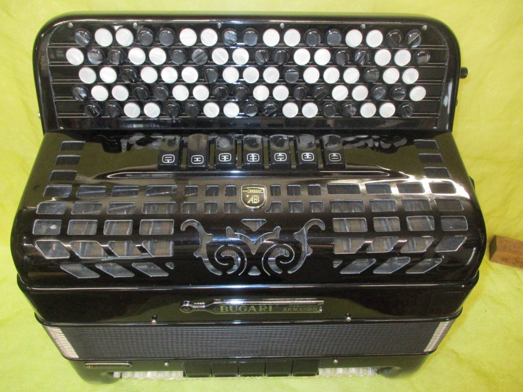 Strumenti musicali: Akkordeon Bugari 380/SP/C Conservatory – Usato da Jegenstorf venduto da Oktavio 1