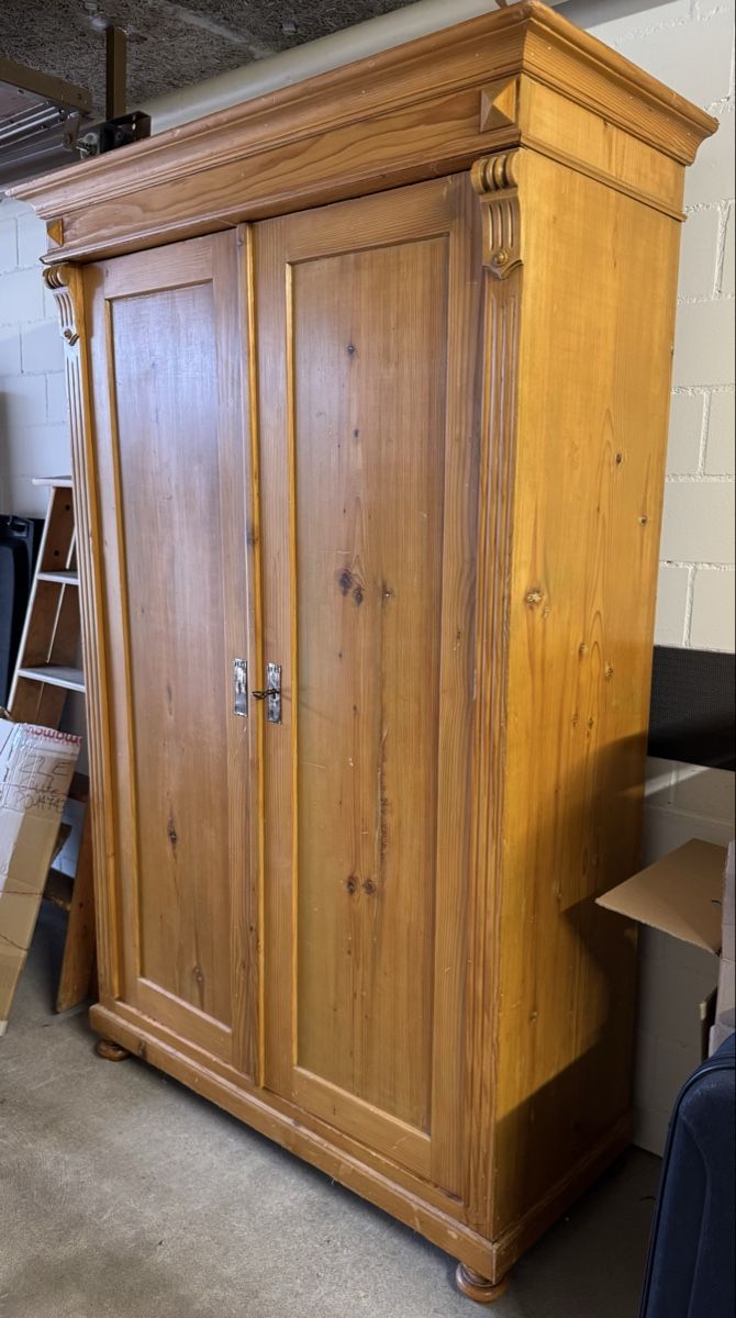 Schränke: Antiker Holzschrank – Gebraucht aus Ebertswil von audivero 2