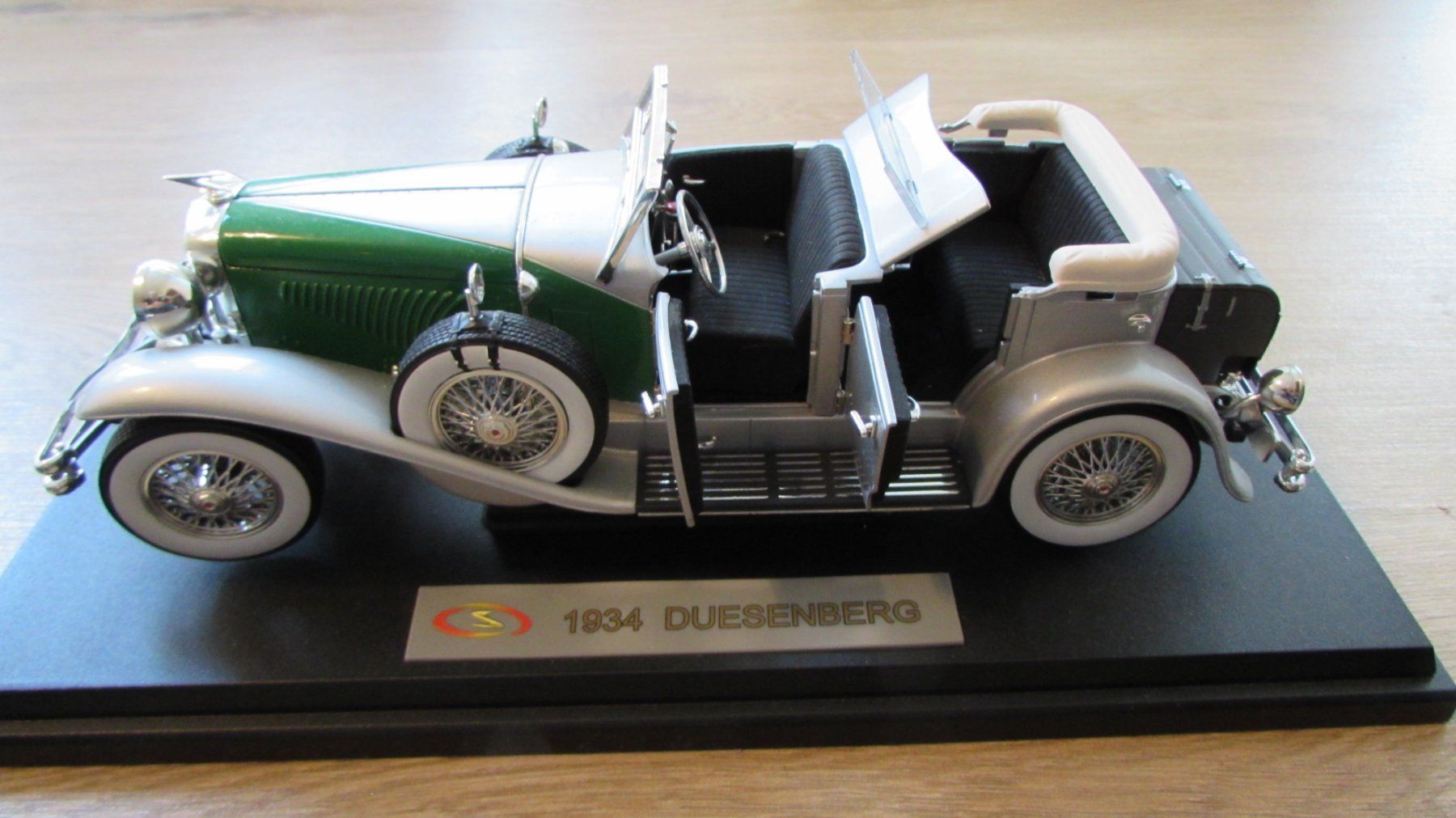 Modellini d'auto: Alte Auto-Modelle:1934 Duesenberg & Ford V8 1934 – Usato da Weesen venduto da Travelersplace 2