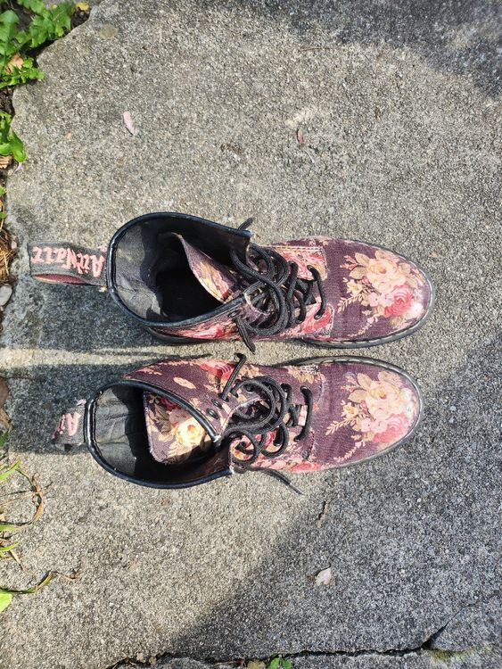 Blumige Dr. Martens Stiefel EU 39. gebraucht Kaufen auf Ricardo