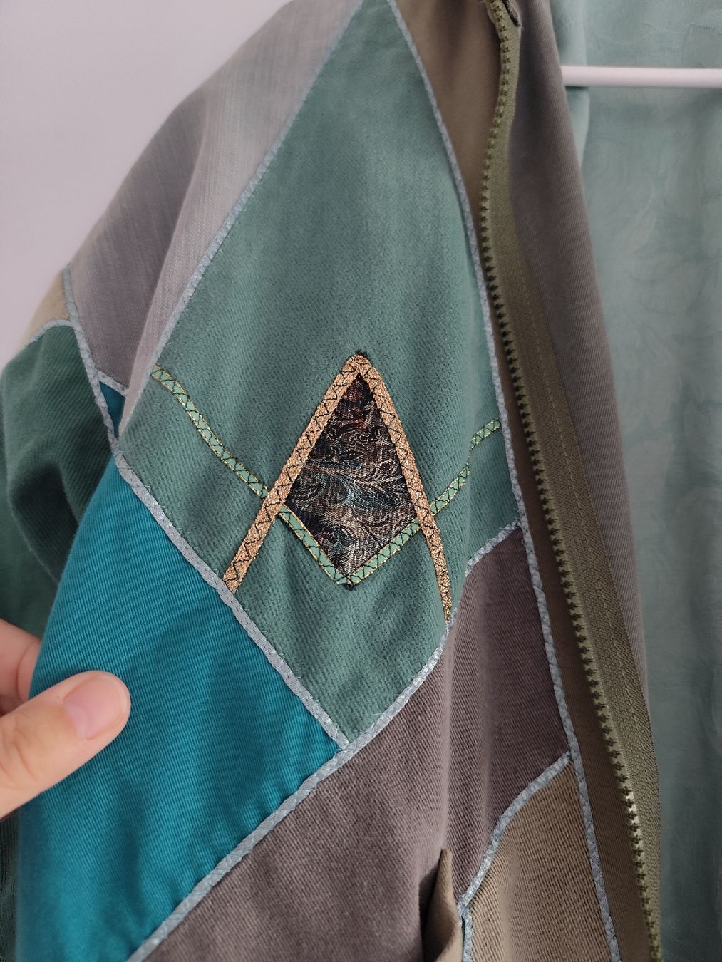 Giacche: Jacke Patchwork Design mehrfarbig mit Reissverschluss – Usato da Zürich venduto da Sonnenkind1103 1