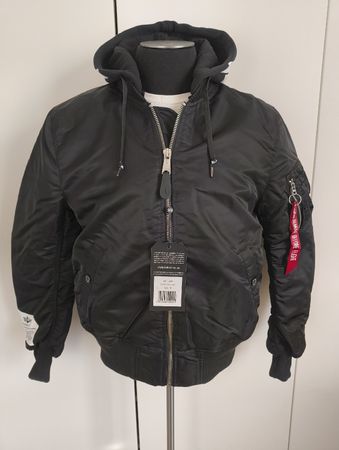 Alpha Industries Winterjacke Schwarz mit Kapuze, Grösse M