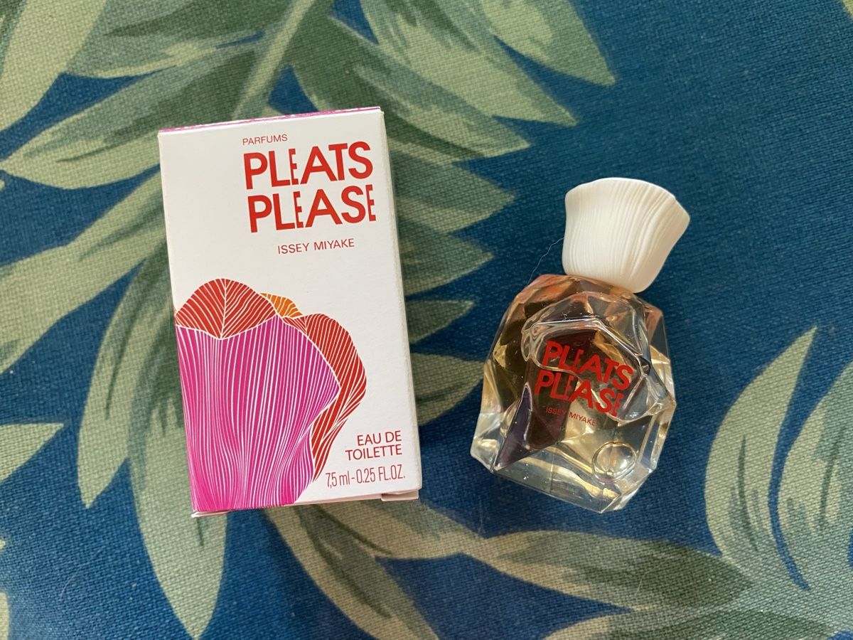 Issey Miyake Parfums & Eau de Toilette: Miniature Pleats Please Issey Miyake – Neuf avec emballage d'origine à Bouveret par wes_7zll