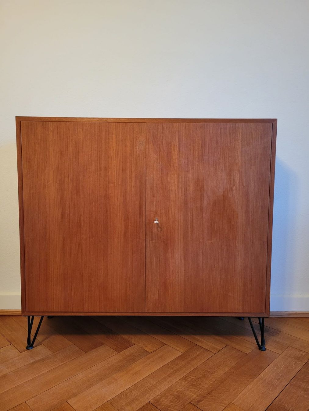 Armadi: High Board Mid Century – Usato da Basel venduto da ker_g9q5