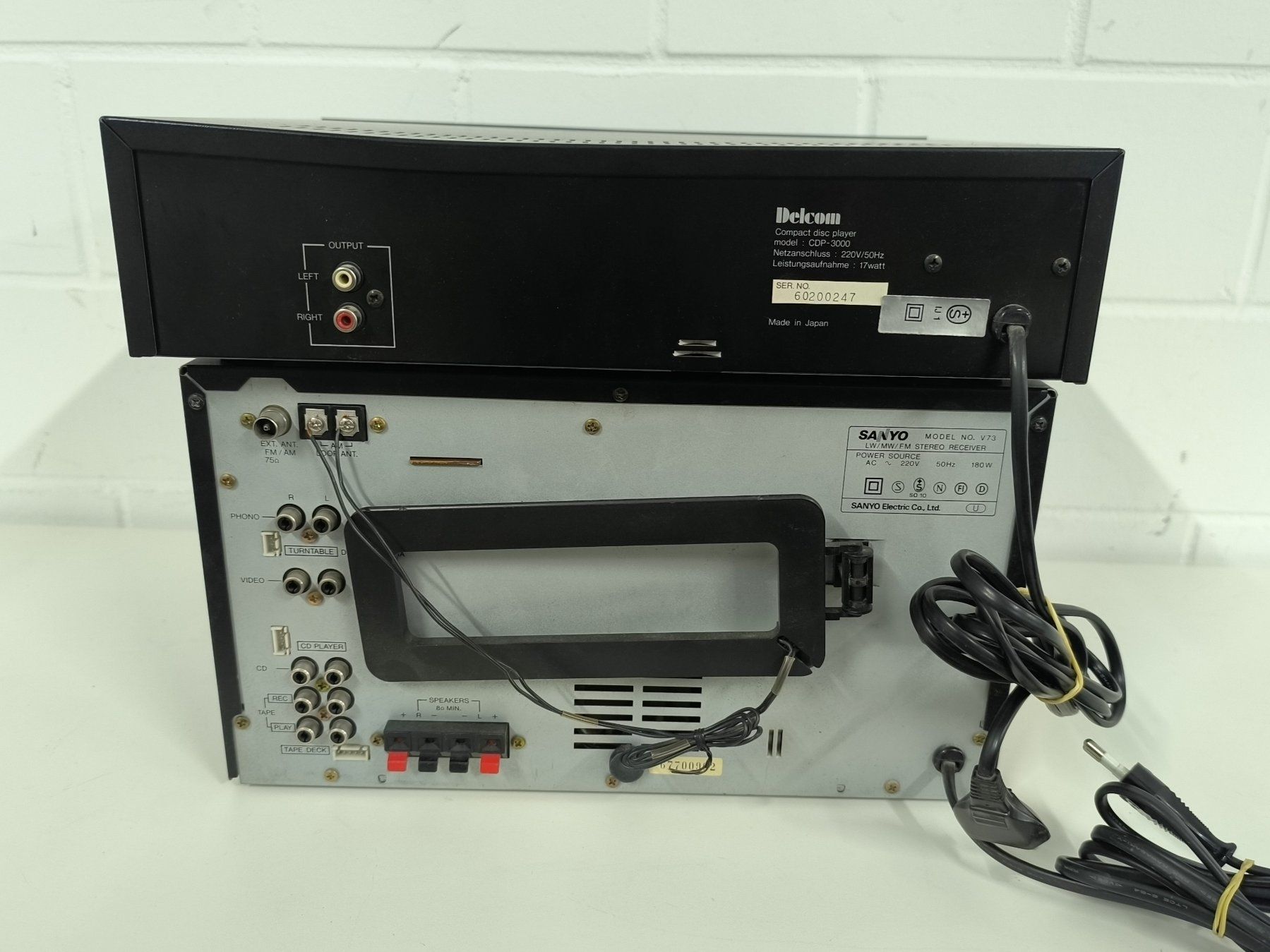 Sanyo Ricevitori: Sanyo V73 Stereo Receiver & Delcom CD-Player geprüft – Usato da Rüti ZH venduto da Restwert_Rueti_ZH 4