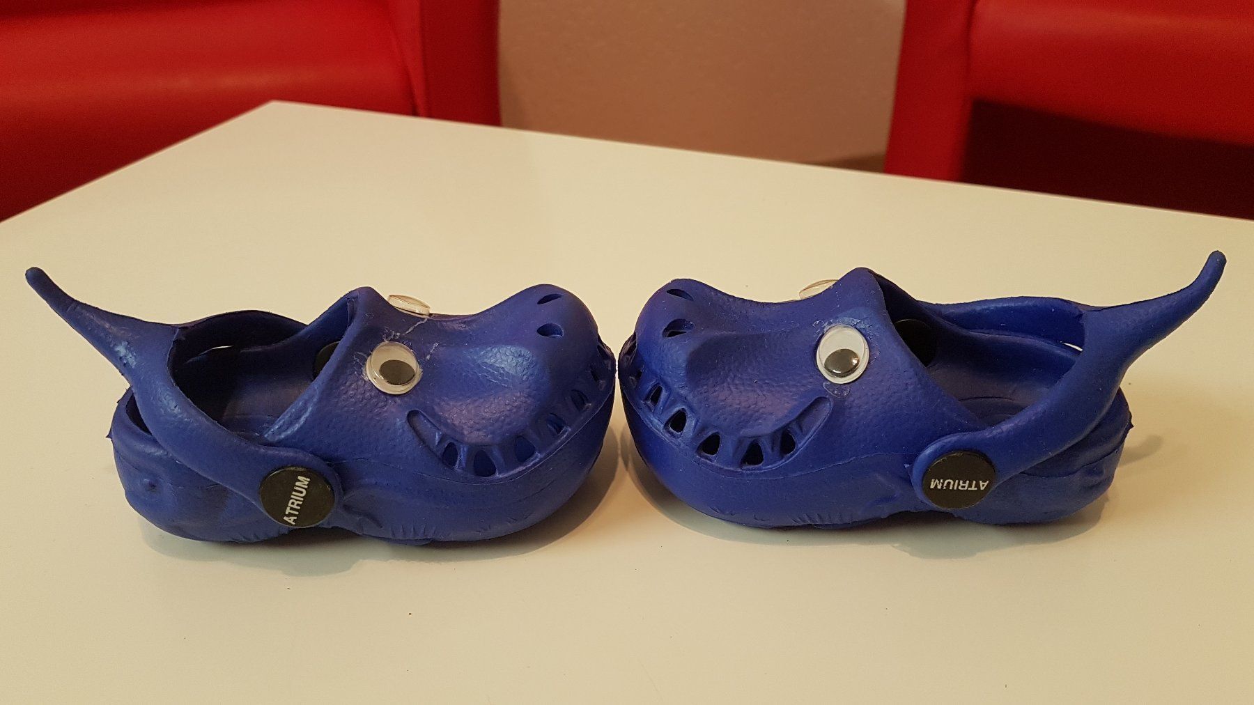Scarpe per ragazzi: Clogs mit coolen Augen Gr. 22 fast wie NEU – Usato da Obergösgen venduto da schesom 3