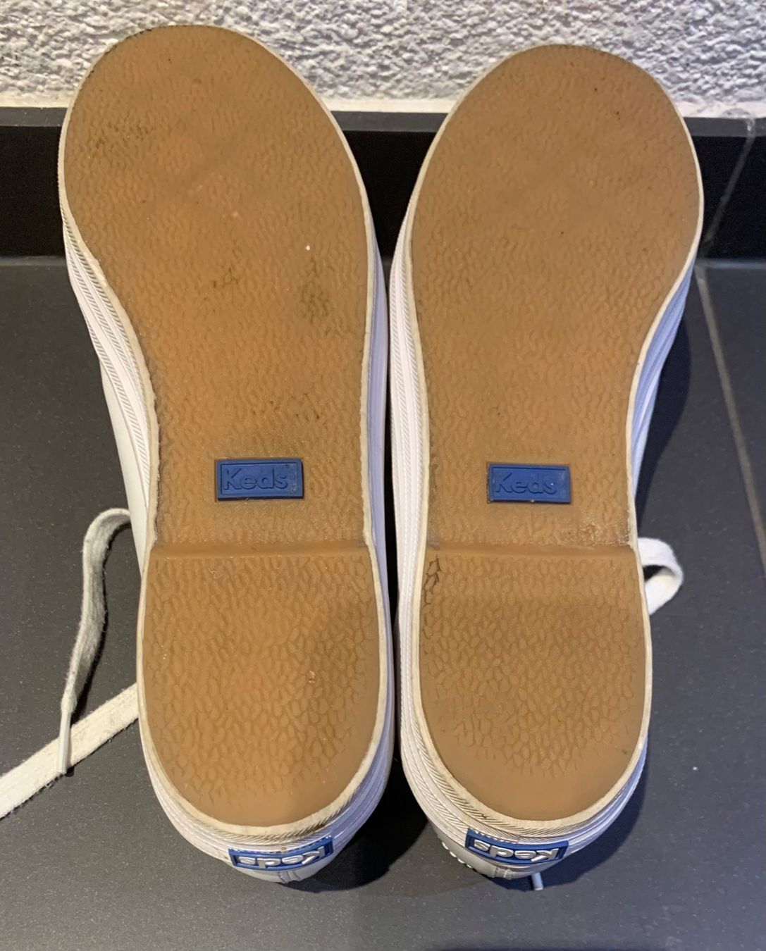 Scarpe da donna: KEDS Leder Sneaker weiss Gr. 40 – Usato da Winterthur venduto da amapola 7