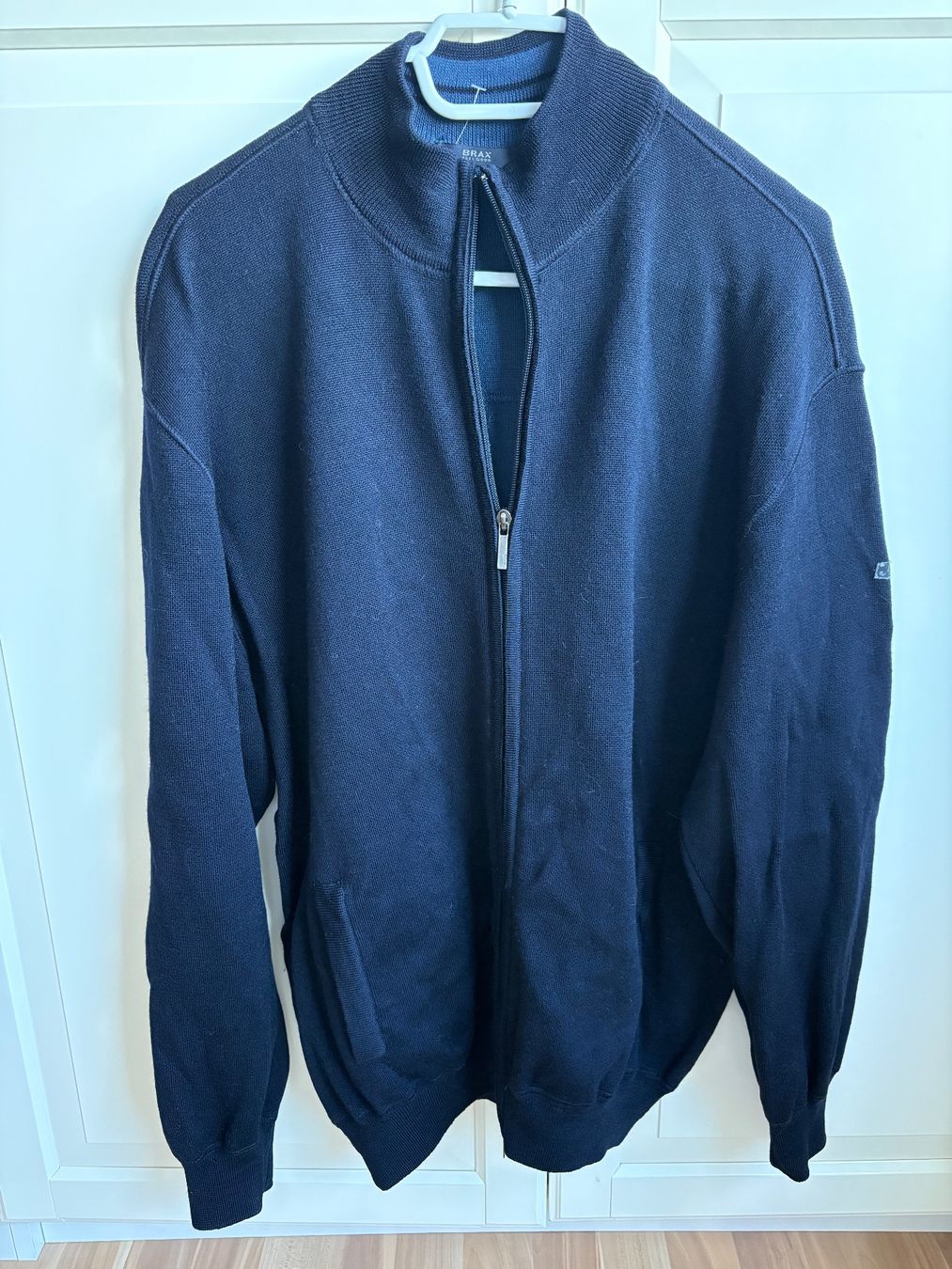 Brax Jacken: Brax Strickjacke blau, 100% Wolle – Gebraucht aus Oetwil an der limmat von sua_g8n6