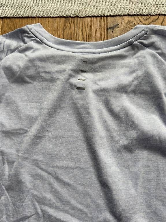 T-shirt: Nike Running Shirt – Usato da Sevgein venduto da jim_tby9 2