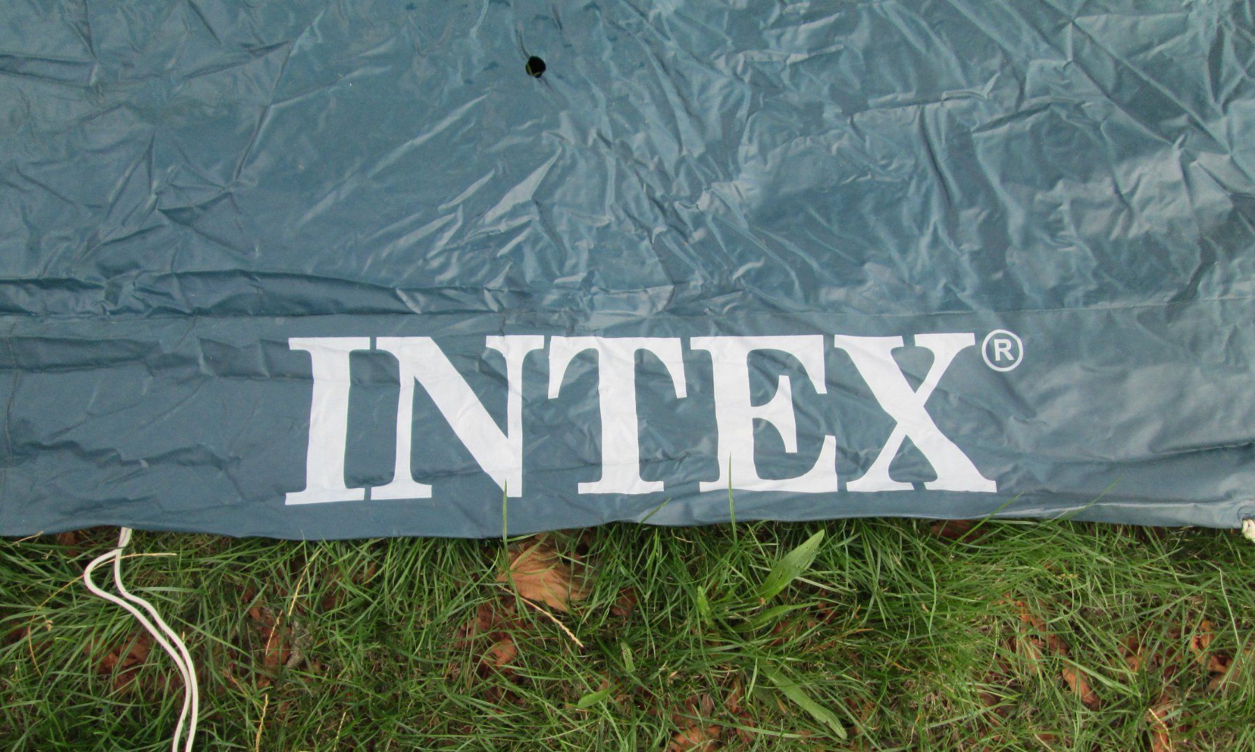 Intex Piscine: Poolabdeckplane Intex blau rechteckig 2x4m. – Usato da döttingen venduto da Gorbs1 1