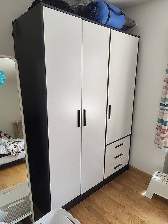 Schränke: Kleiderschrank schwarz-weiss – Gebraucht aus Münchenstein von CoraJ 1