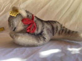 Steiff Katze Stofftier grau getigert mit roter Schleife