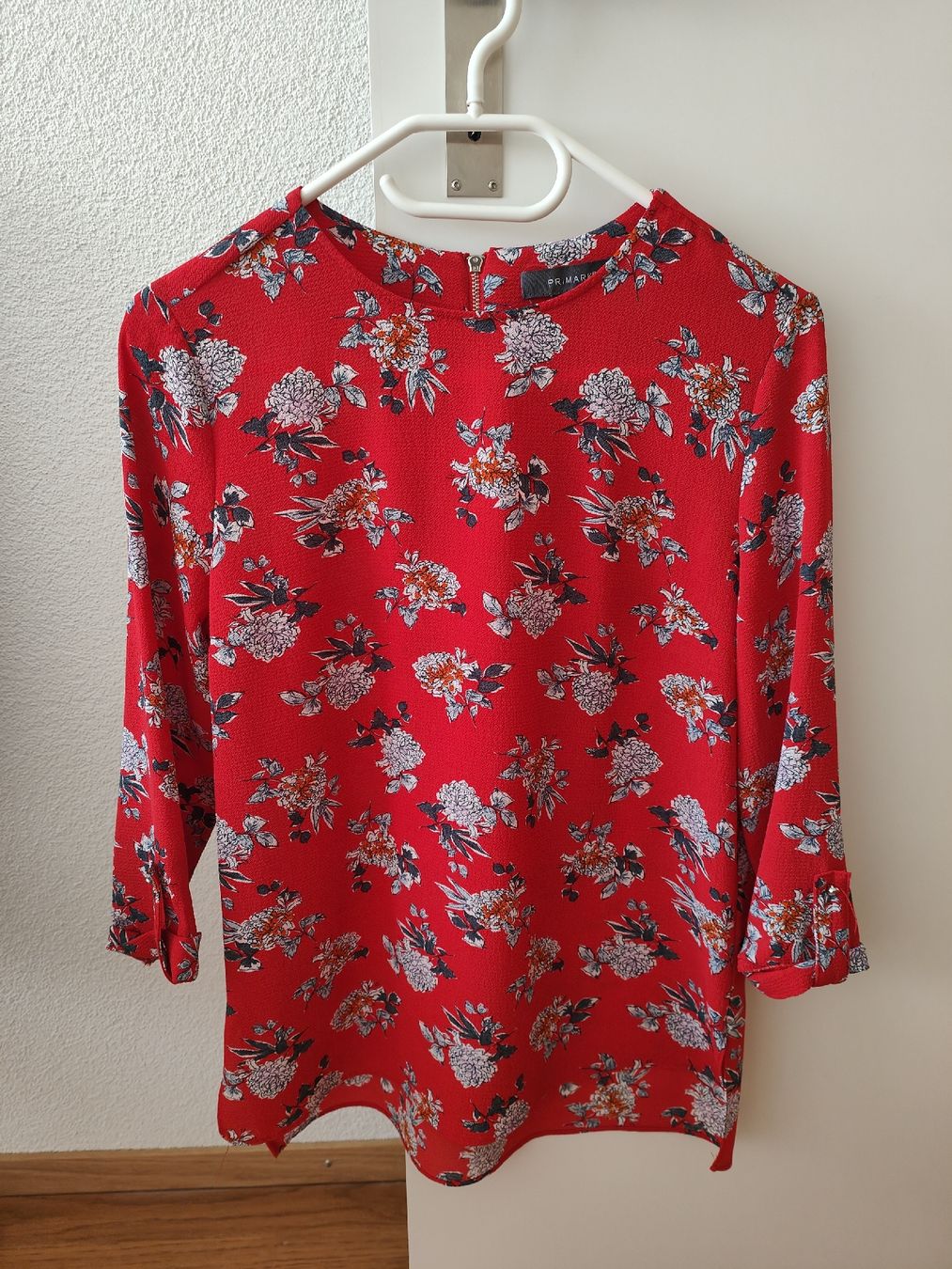 Lotti di vestiti: Kleiderpaket Bluse mit Blumenmuster, Grösse XS oder 36 – Usato da Altdorf UR venduto da fga_8v2t 2