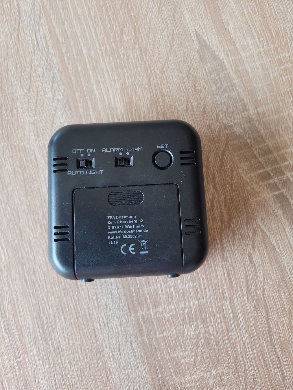 Sveglie: Digitaler Wecker mit Snooze und Licht – Usato da Uster venduto da 13smiley13 5