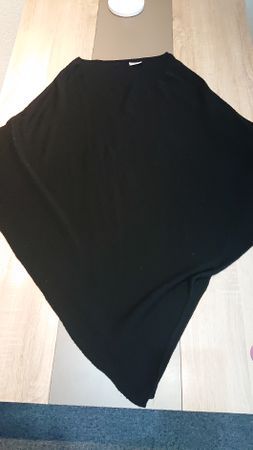 Süsser Poncho Größe 54/56 schwarz