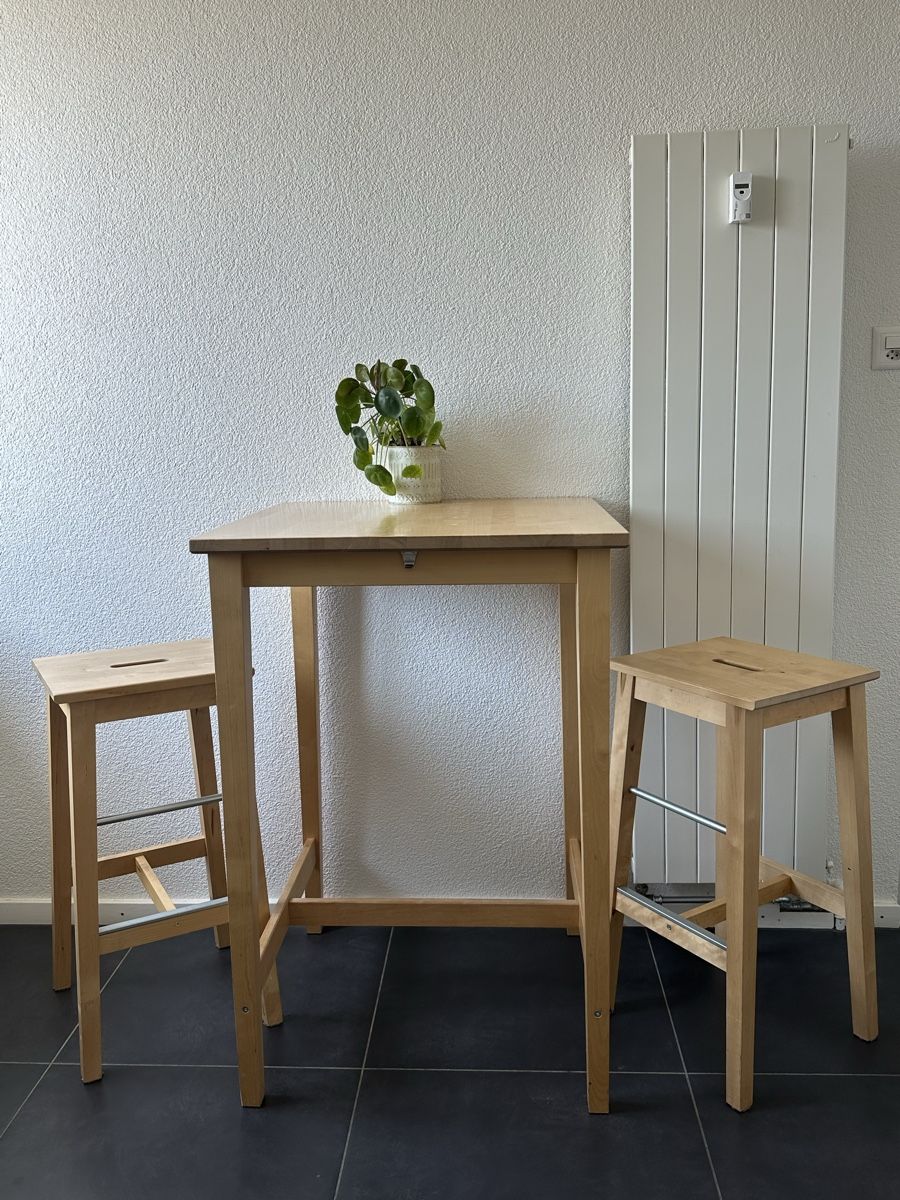Ikea Tables: Bartisch und Hocker – D'occasion à Basel par lea_dj79