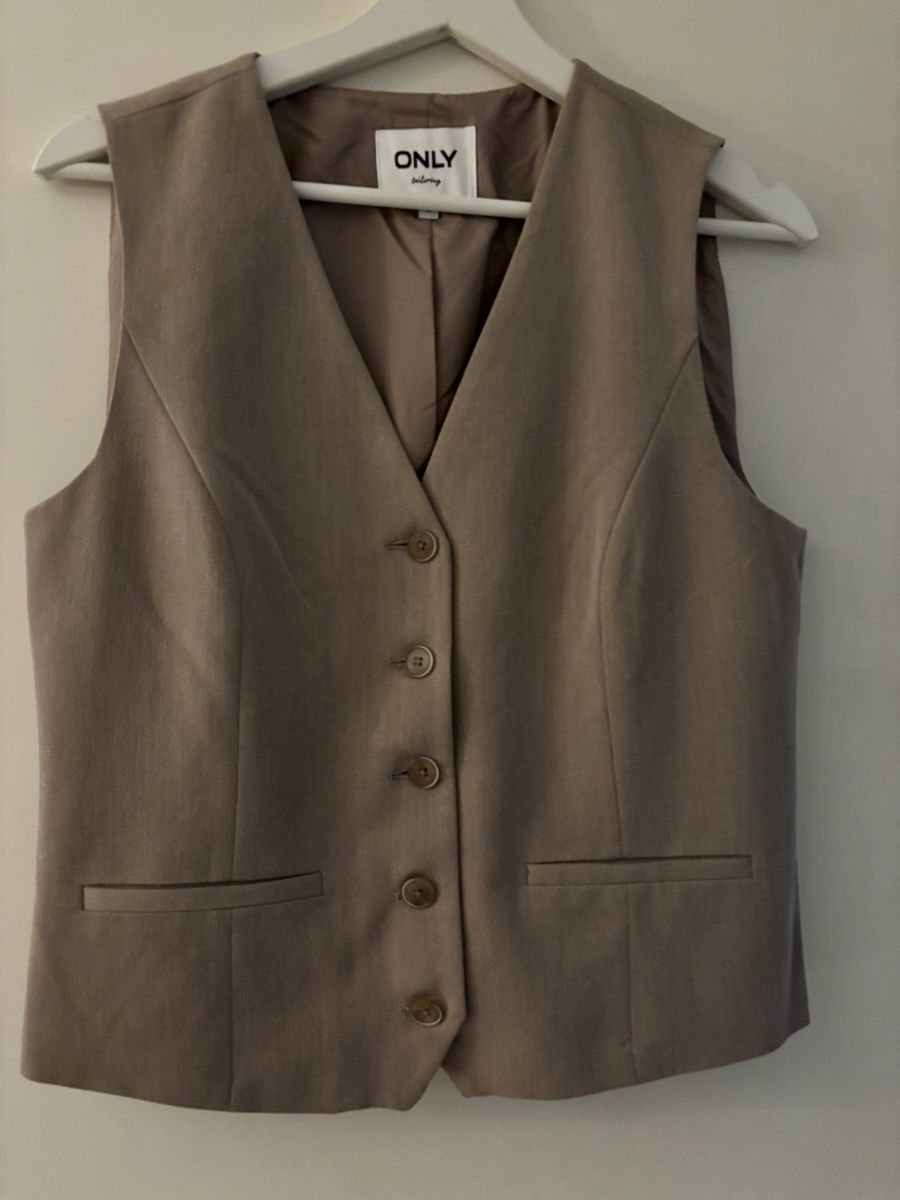 Only Gilet & Giacche senza maniche: ONLY Weste Taupe Grösse 38  – Nuovo (secondo la descrizione) da Aarwangen venduto da jbl_y8z7