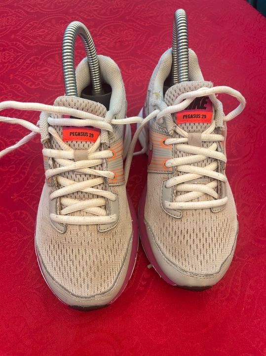 Nike Scarpe per ragazze: Mädchen Nike Turnschuhe 33.5 – Usato da Bergdietikon venduto da antovale 1