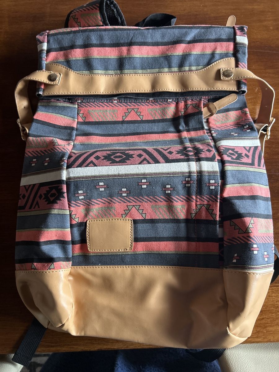 Zaini: Trendiger Rucksack im Ethno-Look – Usato da Schwyz venduto da Maerzetuepfli