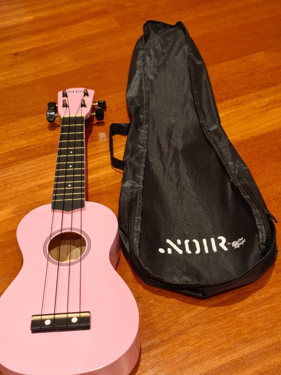 Musikinstrumente: Ukulele NOIR pink mit Tasche neuwertig – Gebraucht aus Uzwil von isa_mtzgr 1