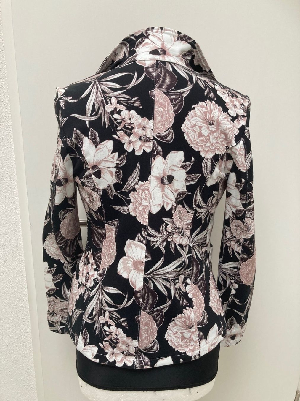 Jacken: Blazer Sommerblazer bunt Gr. 36 – Gebraucht aus Glattpark (Opfikon) von  2