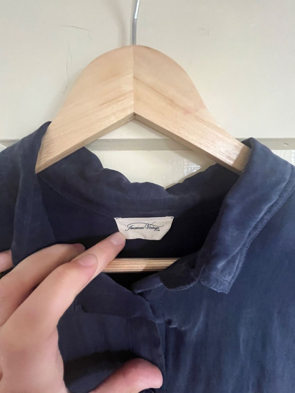 Camicette: Seidenbluse / Bluse/ American Vintage / dunkelblau – Usato da Winterthur venduto da kuhnanto 3