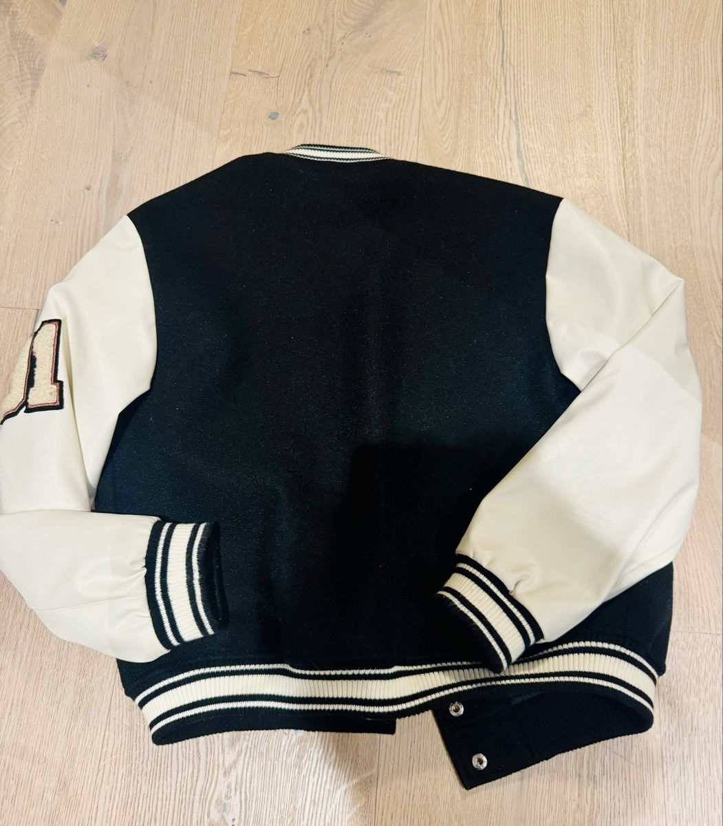 H&M Jacken: College Jacke 140 – Gebraucht aus oetwil an der limmat von Nazeb 1