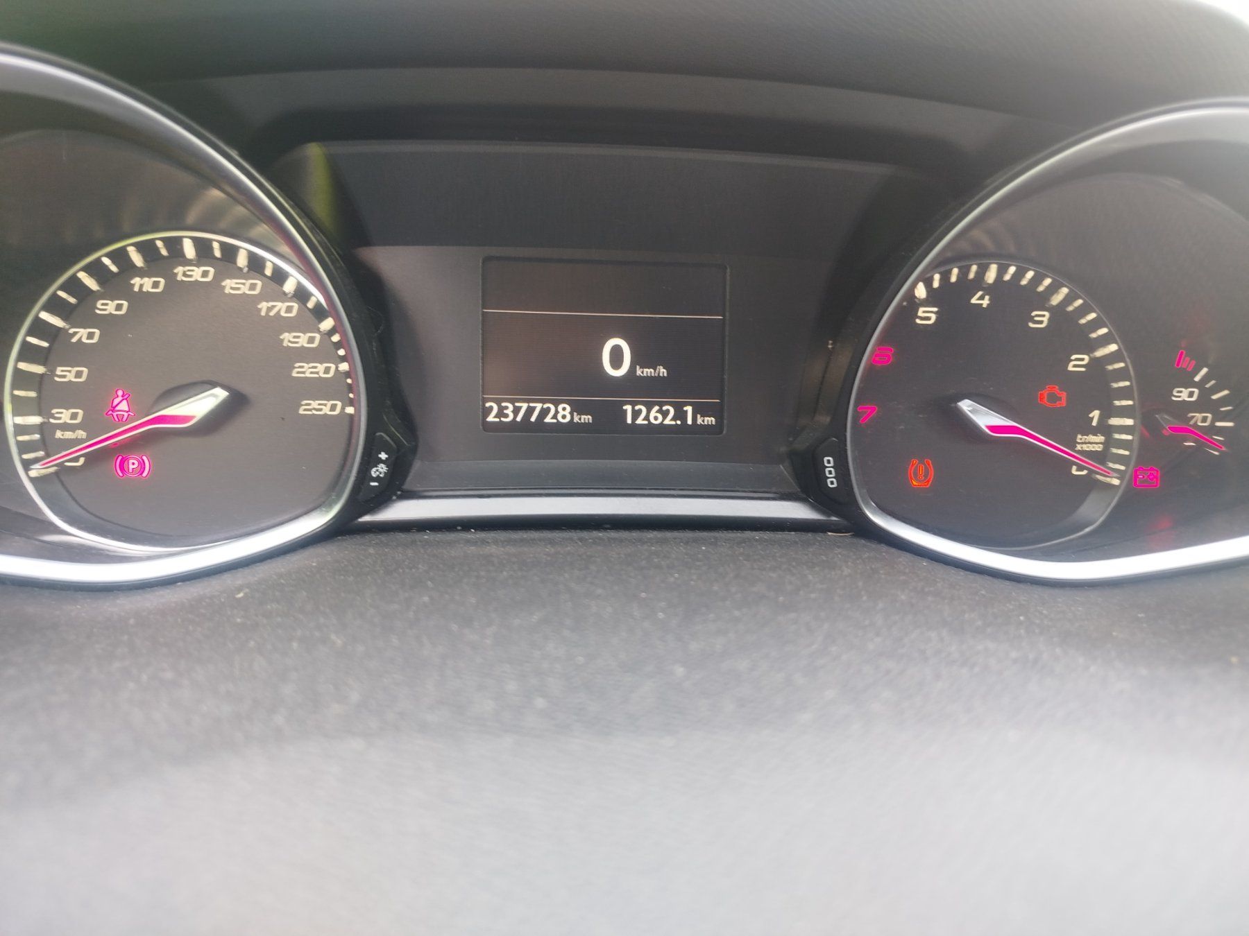 Peugeot Autos: Peugeot 308 SW 1.2 E-THP – Gebraucht aus Savagnier von Botteron_Recycling 7