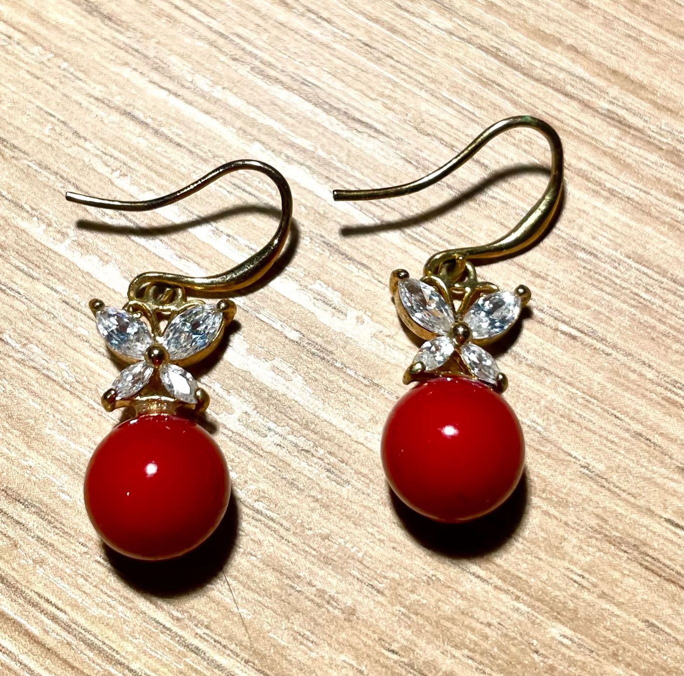 Ohrringe & -stecker: Rote Ohrhänger – Gebraucht aus Sargans von Didis