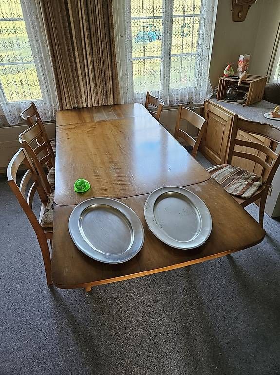 Set de table et chaises: Tisch und stühle – D'occasion à Degersheim par jakschw