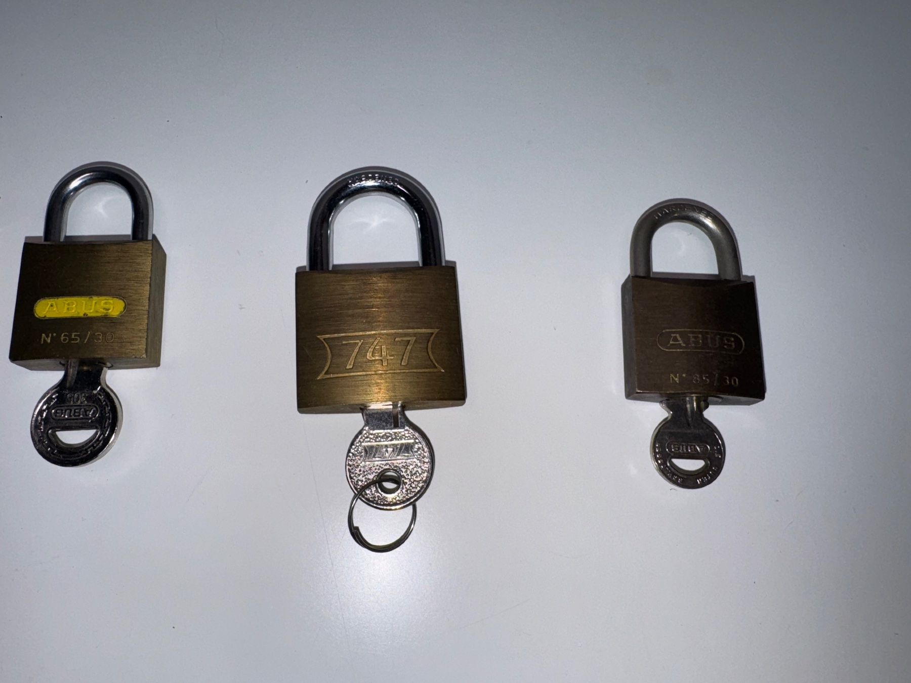 Lucchetti: 4 Schlösser mit Schlüssel – Usato da Grosswangen venduto da Second_hand_paradise 2