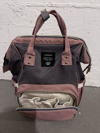 Praktischer Wickelrucksack von Lequeen, Grau/Rosa
