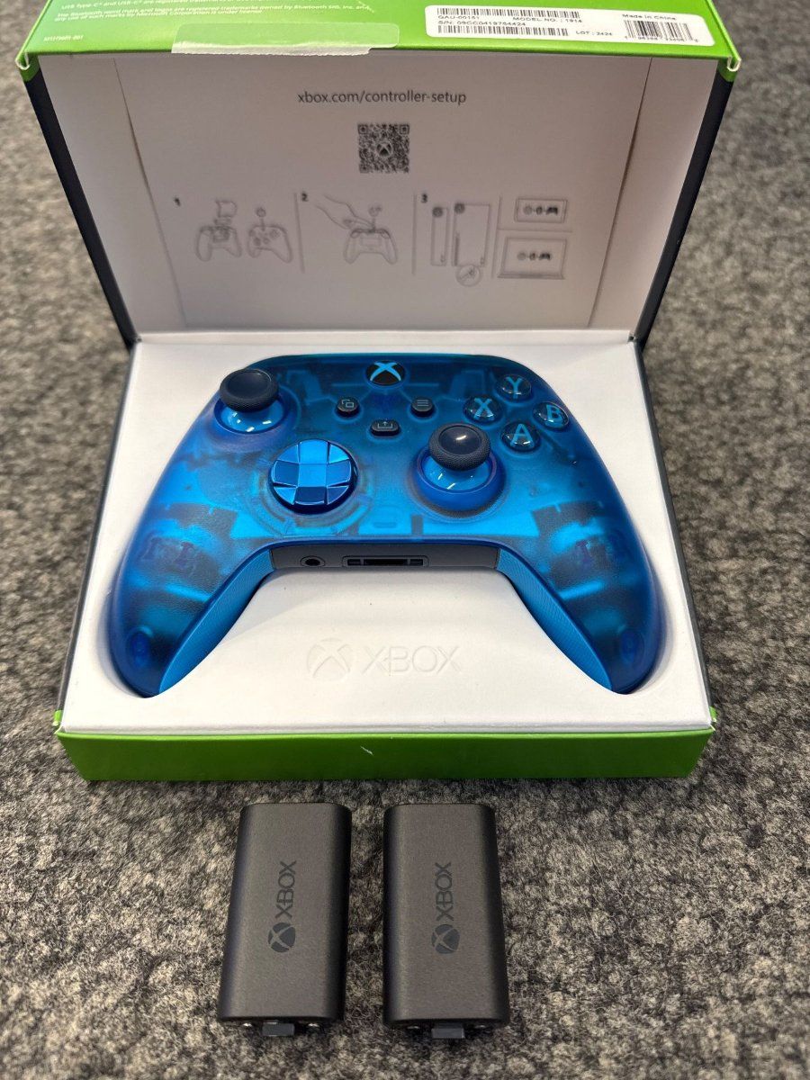 Microsoft Controller: Xbox Series S/X Controller Sky Cipher Limited + 2 Akkus – Neu (gemäss Beschreibung) aus Volketswil von  1