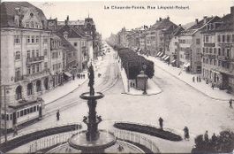 CHAUX - de - FONDS, le POD, le tram et la grande fontaine