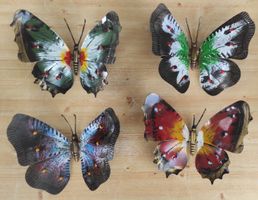 4er-Set Deko-Schmetterlinge aus Metall – Handbunt bemalt