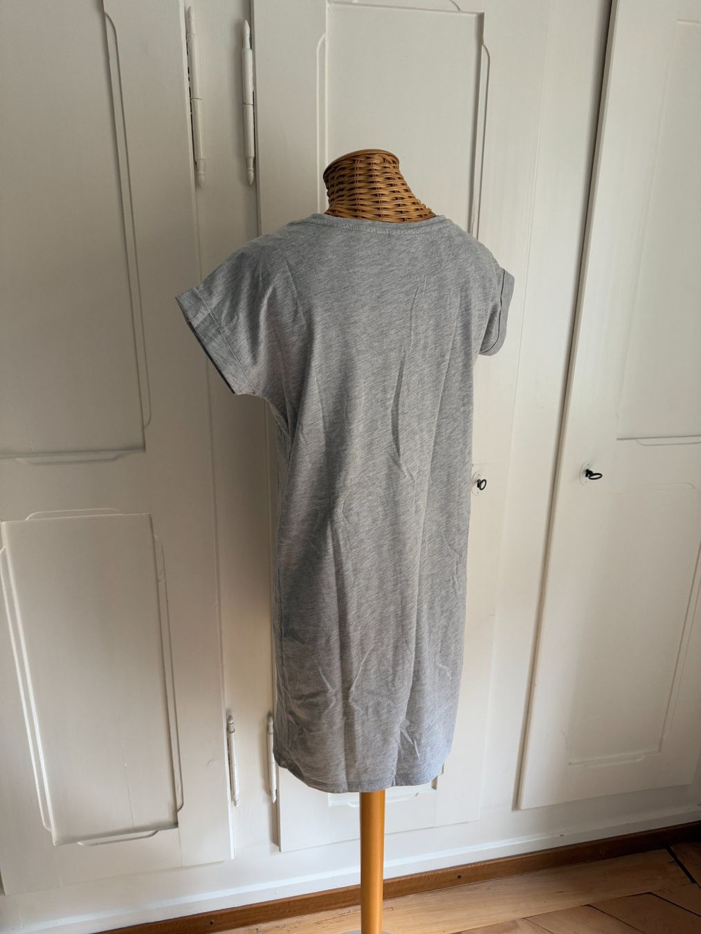 Vila Robes: VILA - T-Shirt Kleidchen hellgrau XS – D'occasion à Zürich par Diazaio 2