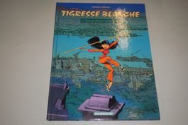 TIGRESSE BLANCHE    °°°° PEAU DE PÊCHE... °°°°  E.O