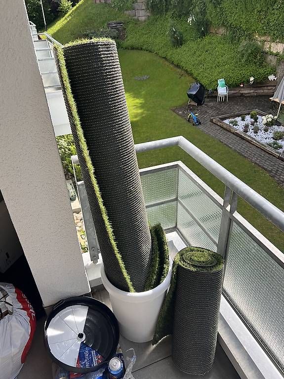 Bodenmatten: Kunstrasen 2 Rollen 1.30 x 3m – Gebraucht aus St Gallen von rub_gk9g